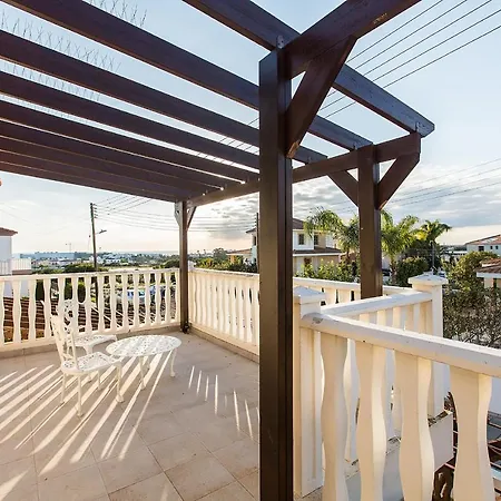 Luxury Nissi For Family בית הארחה *